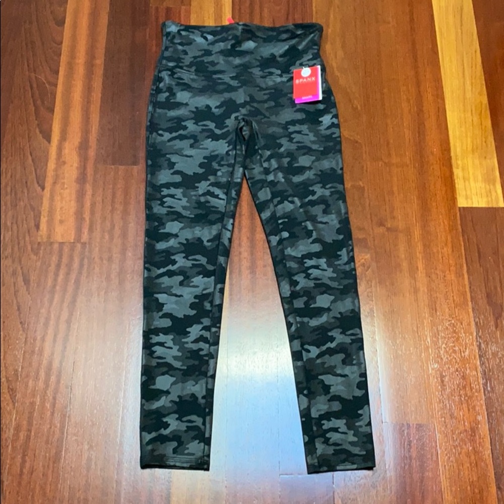 Spanx Camo Faux Leather Leggings Petite Medium